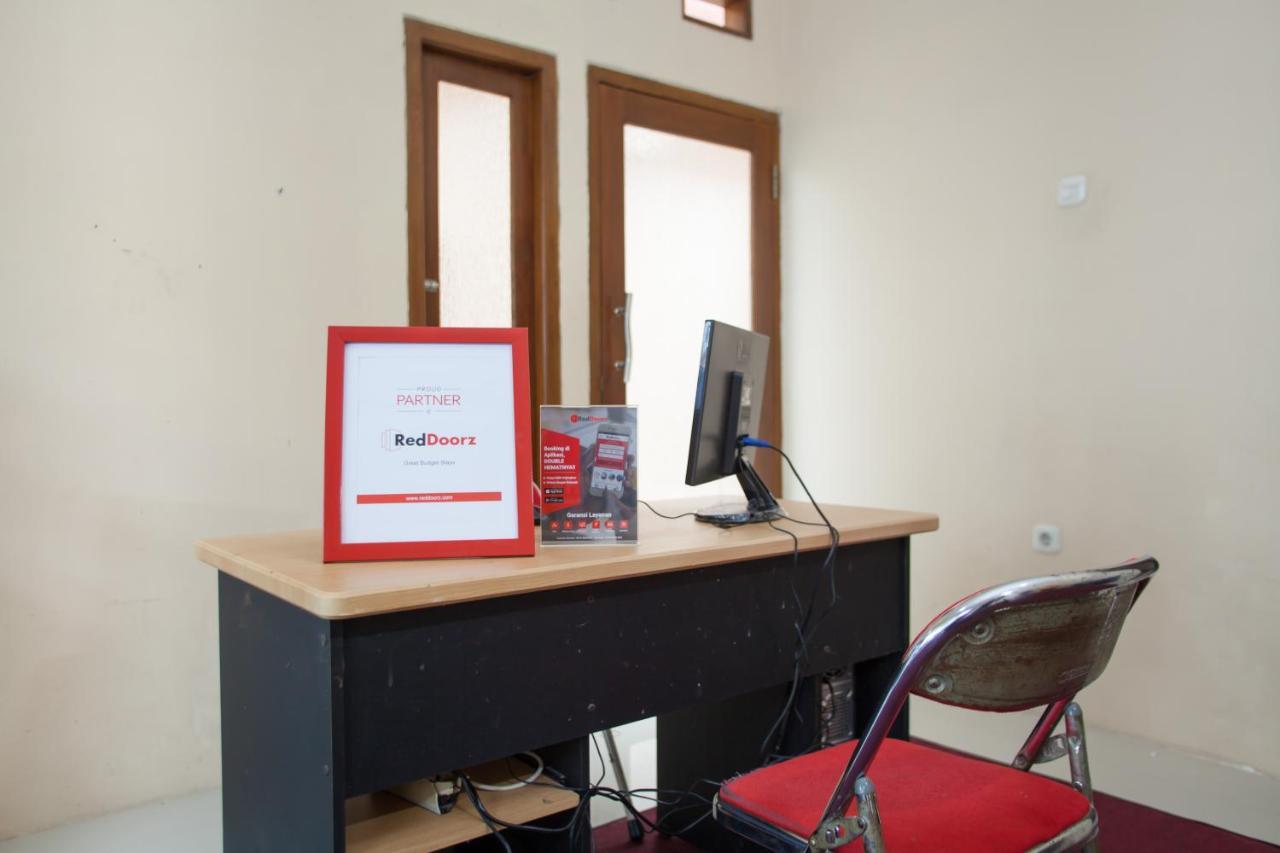 Reddoorz Syariah Near Untag Banyuwangi Hotel Бануванги Екстериор снимка