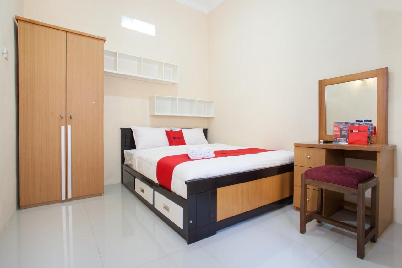 Reddoorz Syariah Near Untag Banyuwangi Hotel Бануванги Екстериор снимка
