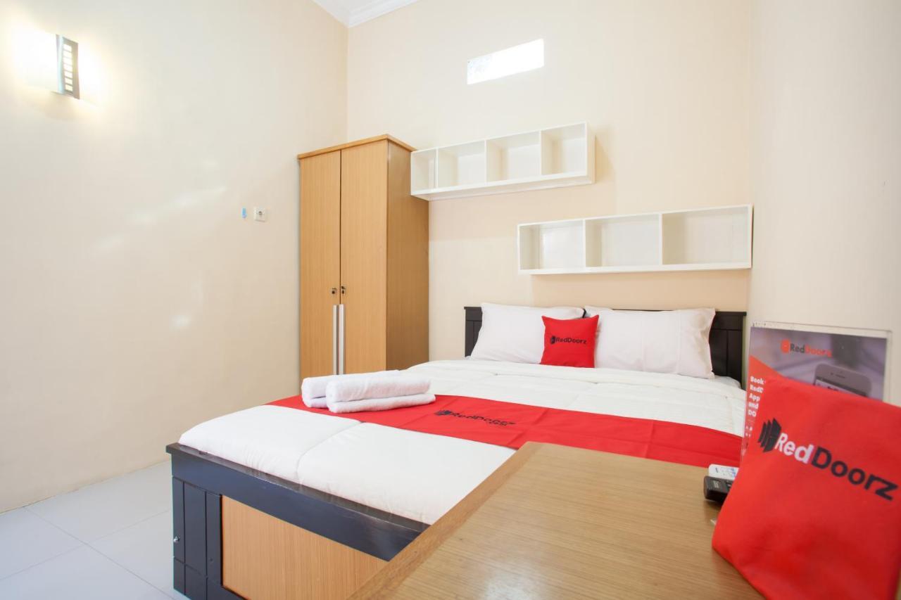 Reddoorz Syariah Near Untag Banyuwangi Hotel Бануванги Екстериор снимка